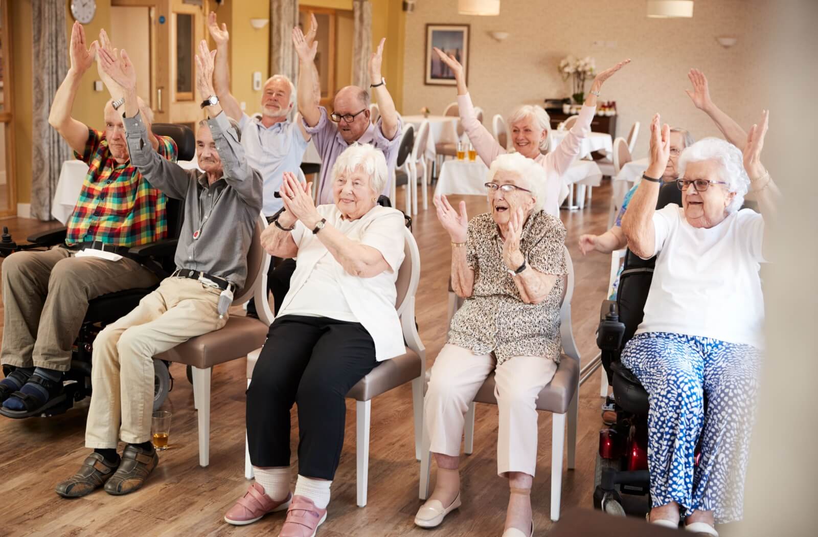 seniors enjoying the amenities in assisted living